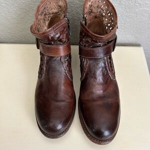 Bed Stu dark teak ankle boot size 8.5 with cut outs